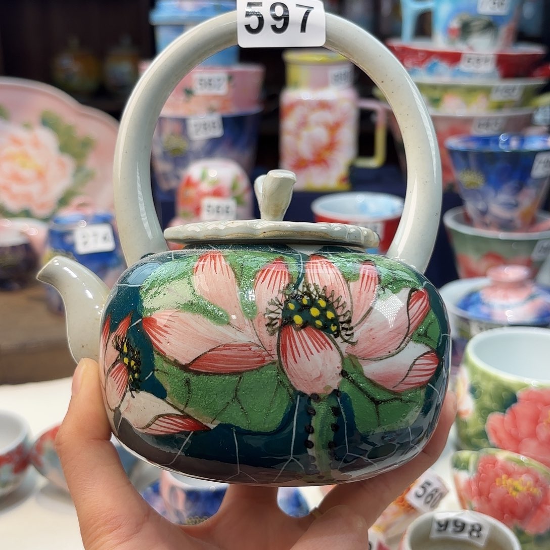 瓷片兔兔好想a a l l lv tu tu t