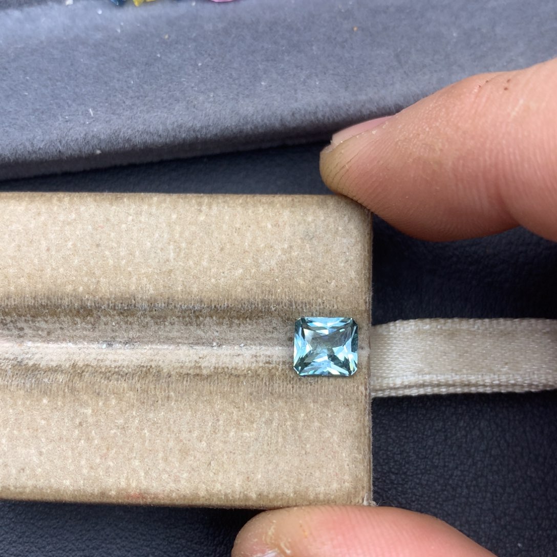 未镶嵌裸石碧玺1.04ct全净