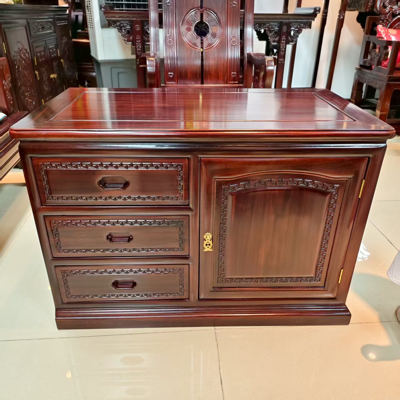 酸枝木  三抽带门边柜尺寸：长92宽51高63