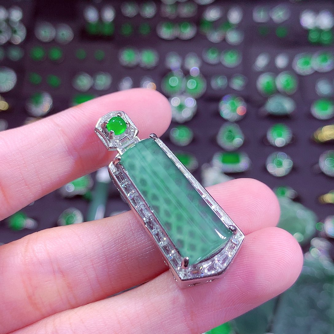 翡翠未镶嵌颈饰天然