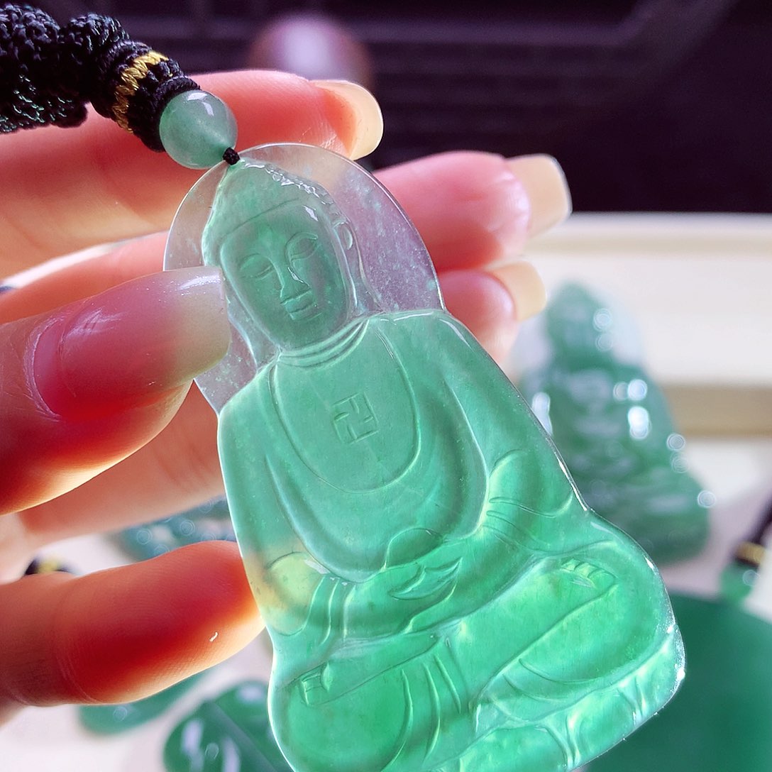 颈饰未镶嵌翡翠天然