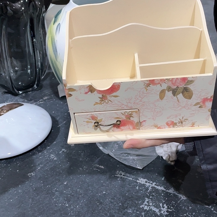 陶瓷花瓶，仿真绿植。