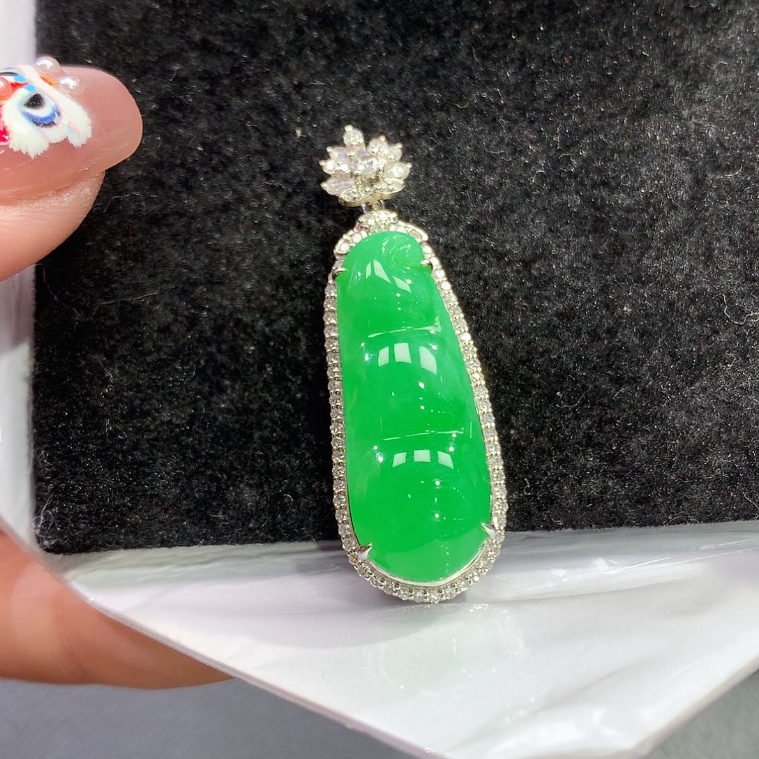 翡翠吊坠(赠链)18K金镶嵌