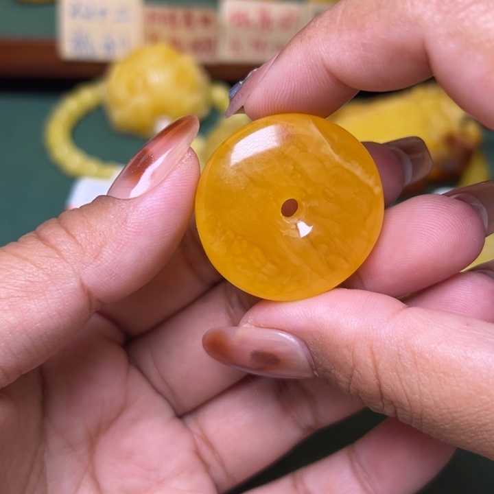 蜜蜡未镶嵌珠宝奇石