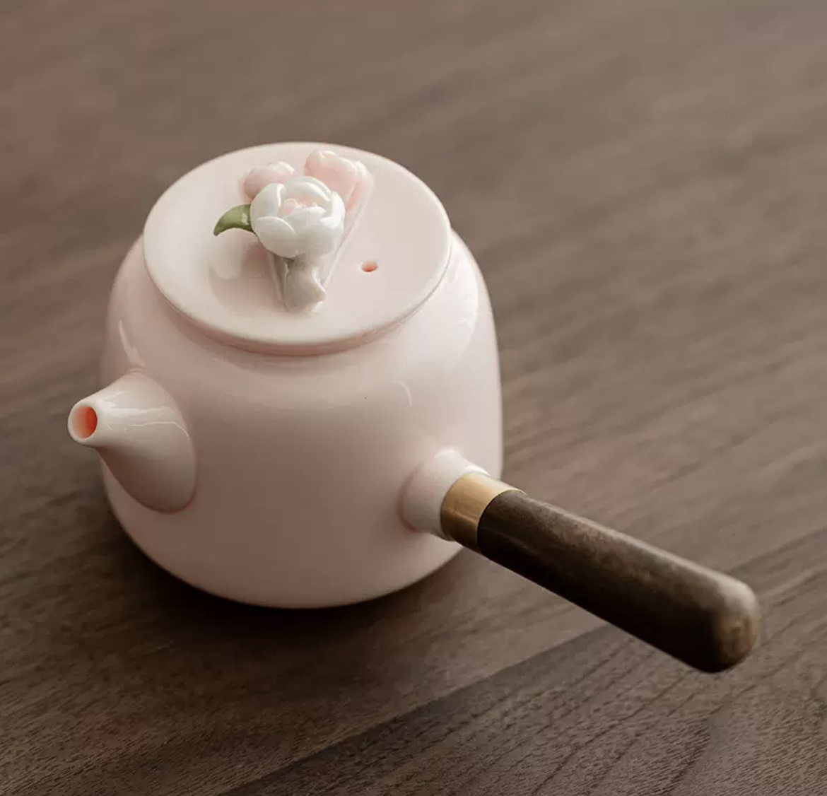 手工粉色手捏花侧把壶