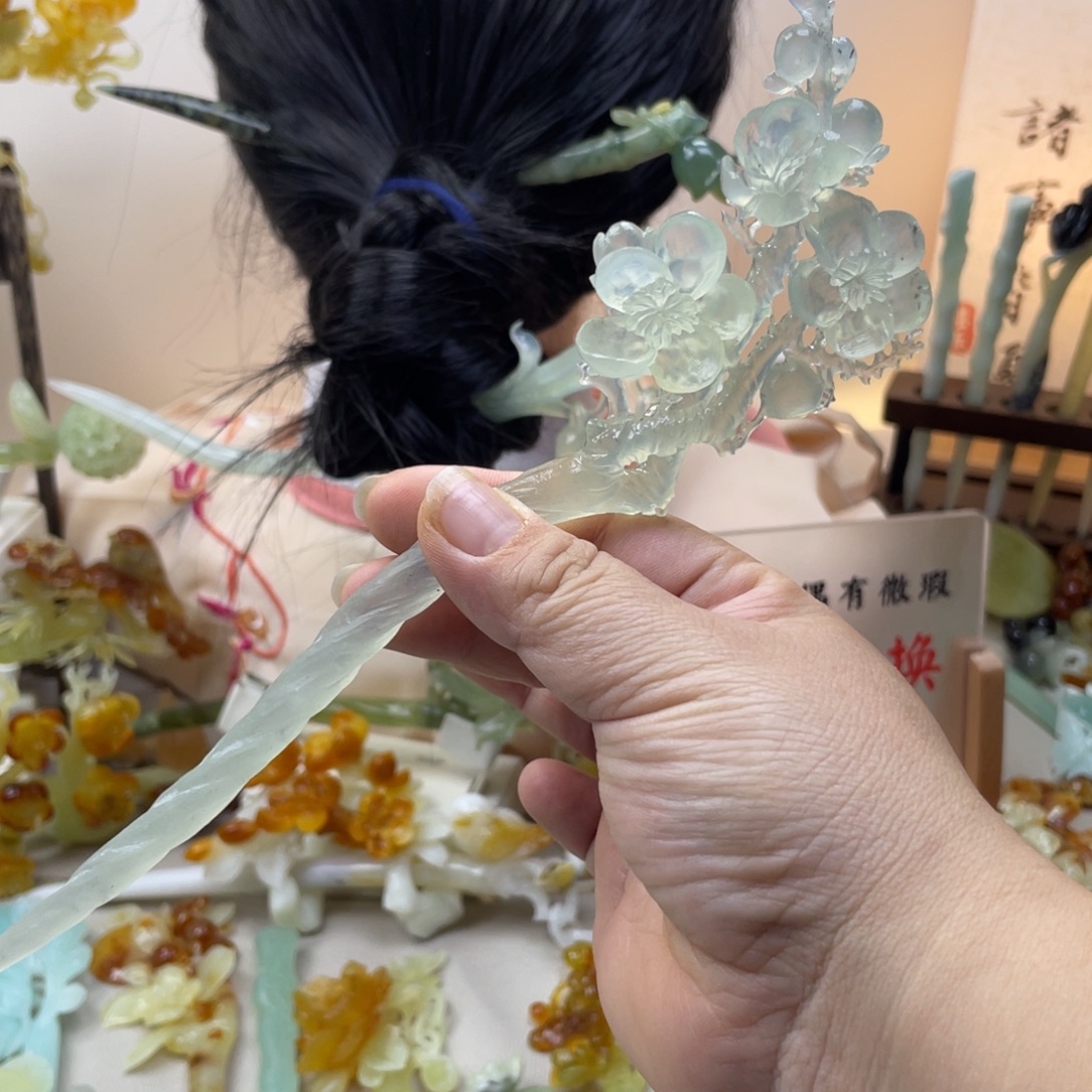 喝***华蛇纹石玉合金发饰