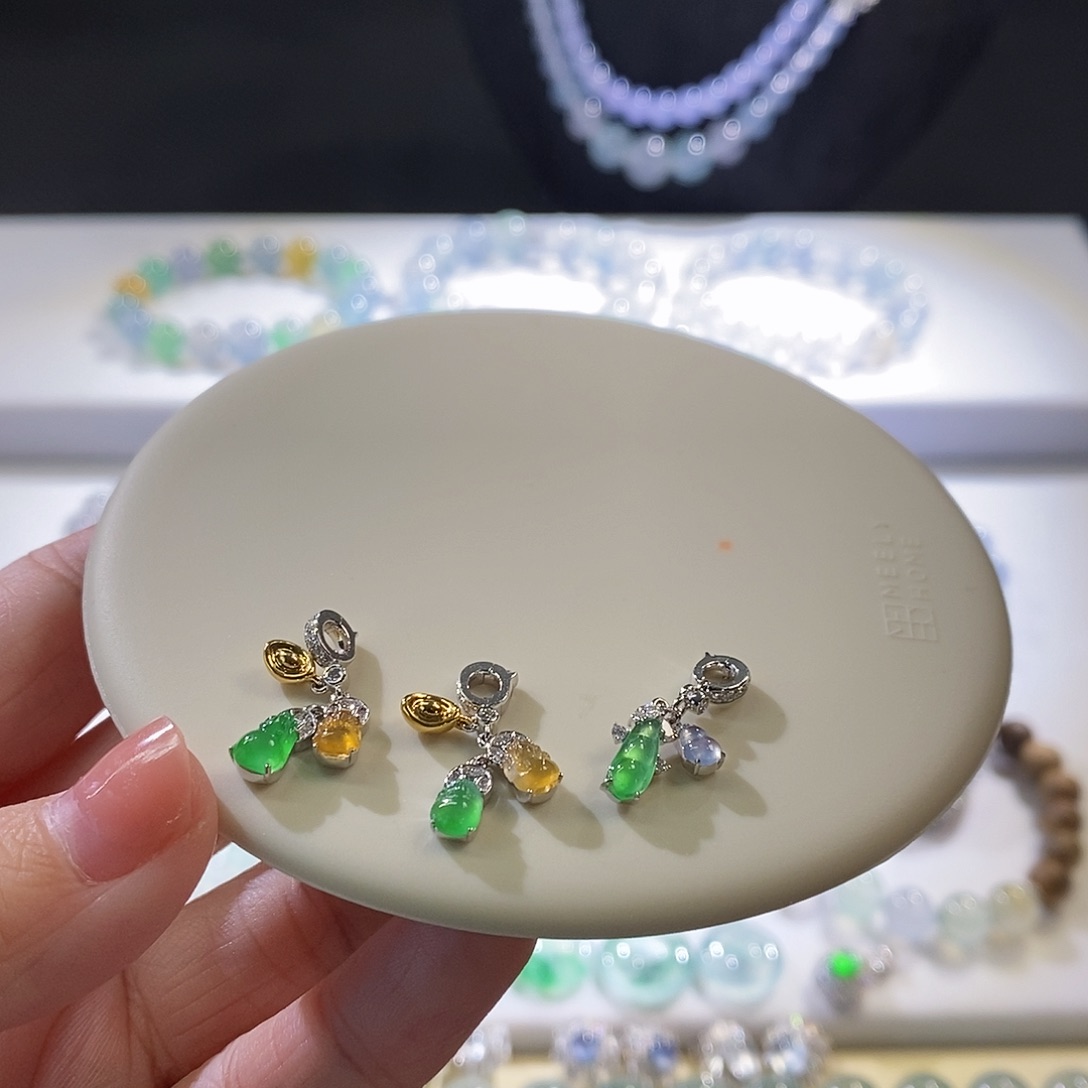 翡翠未镶嵌挂件多样性发其一 单个价格