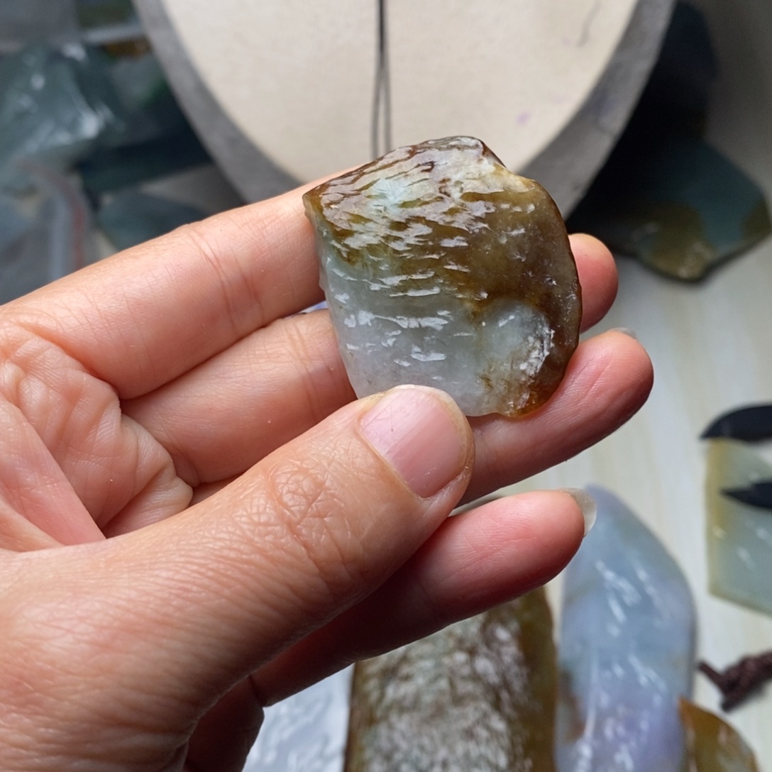 翡翠颈饰未镶嵌天然