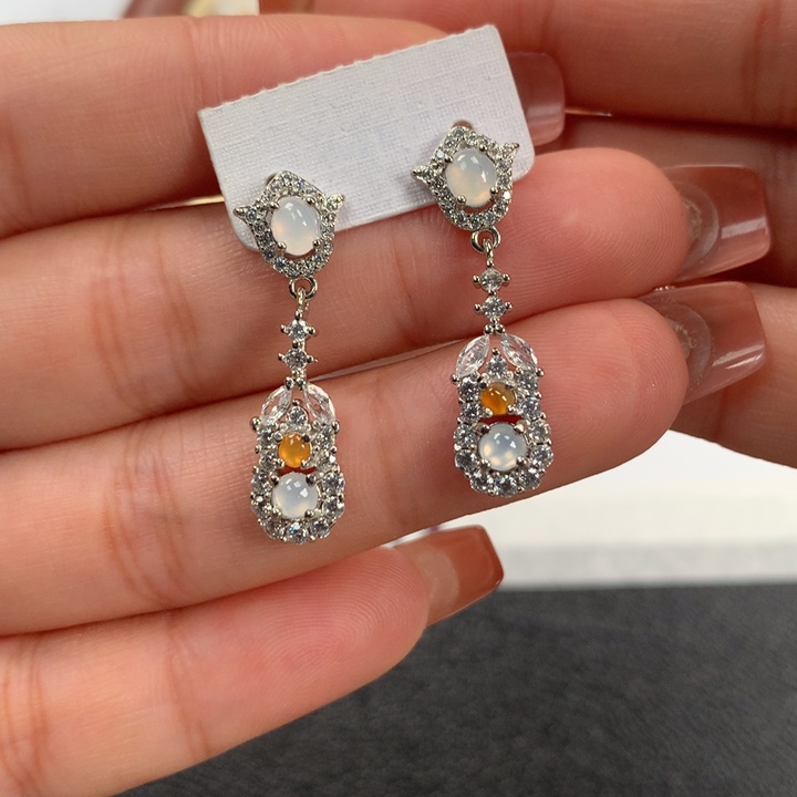 翡翠颈饰未镶嵌耳钉