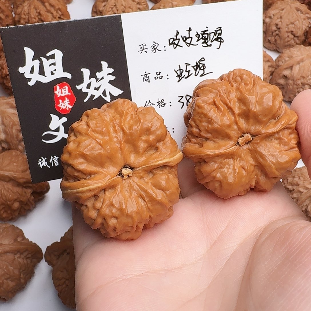 吱***嘎桃核吊坠娃娃娃娃