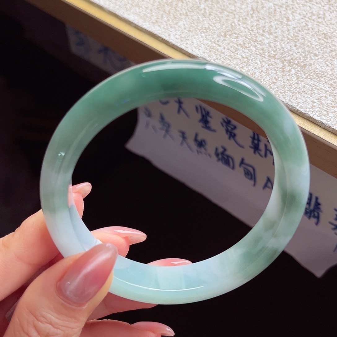 翡翠未镶嵌手镯手镯