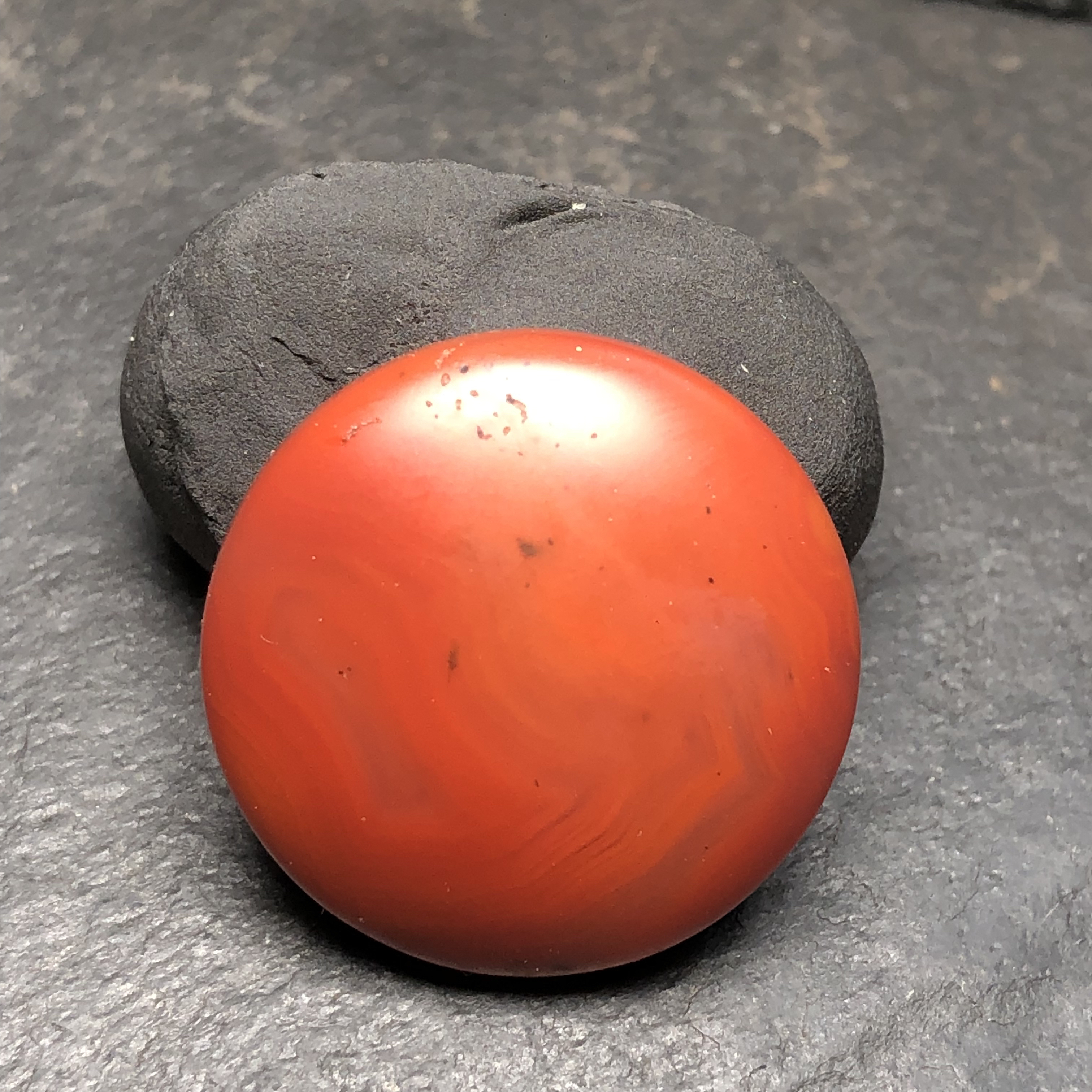 原矿川料南红玛瑙纯手工打磨尺寸26.4x8.3毫米