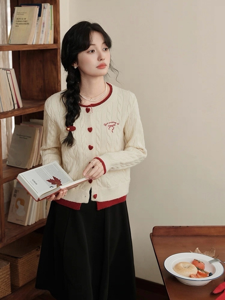 2025年新款「新年草莓泡芙」气质拼接红色撞色假两件毛衣开衫A35