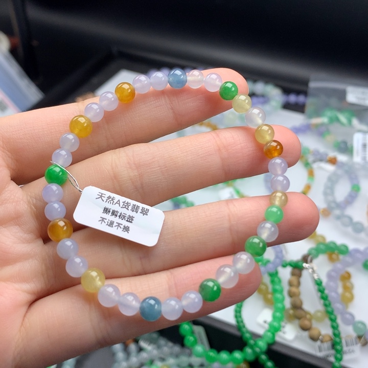 翡翠手镯未镶嵌翡翠
