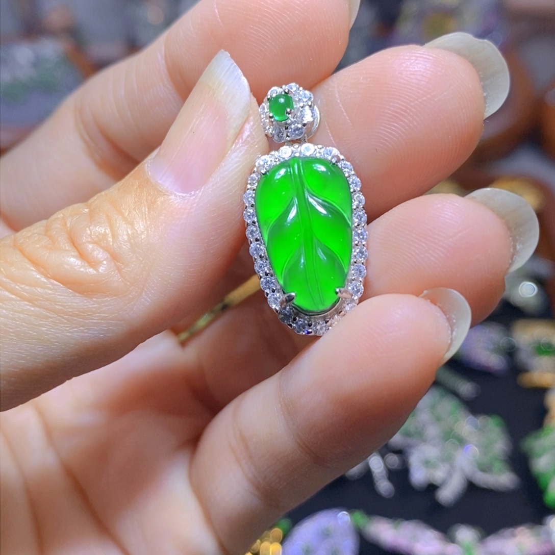 翡翠颈饰银S925镶嵌天然翡翠