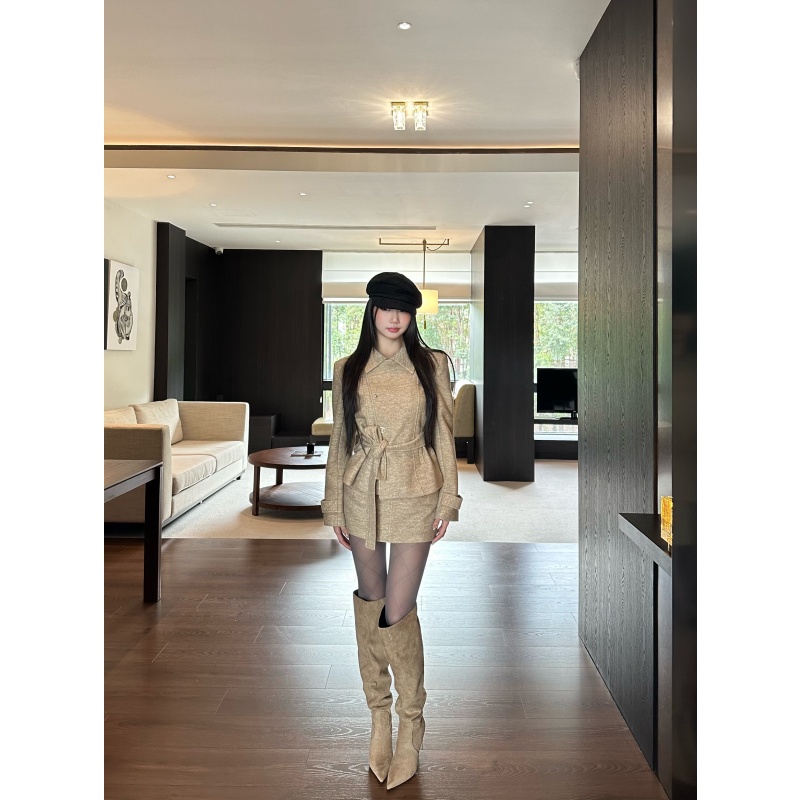 withmin凉皮 秋冬卡其色韩版修身毛呢外套半身裙裤套装N2600506