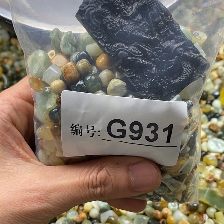 蛇纹石玉鱼缸石未镶嵌