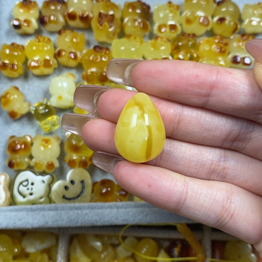 未镶嵌琥珀裸石水滴吊坠