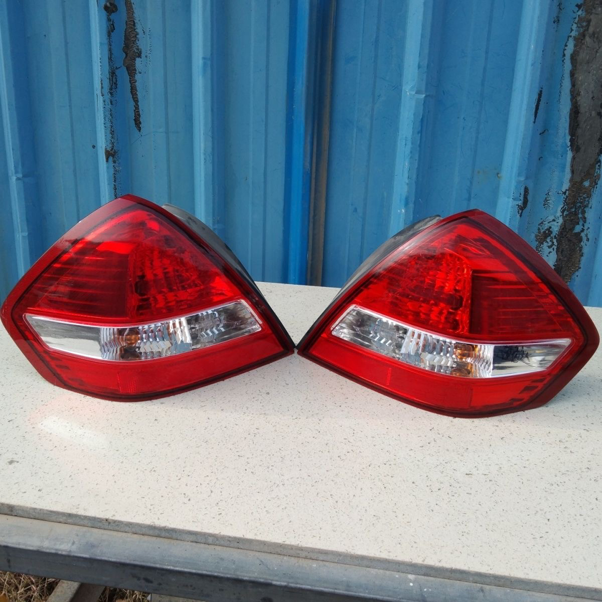 适用尼桑颐达骐达后尾灯总成刹车灯倒车灯防追尾灯