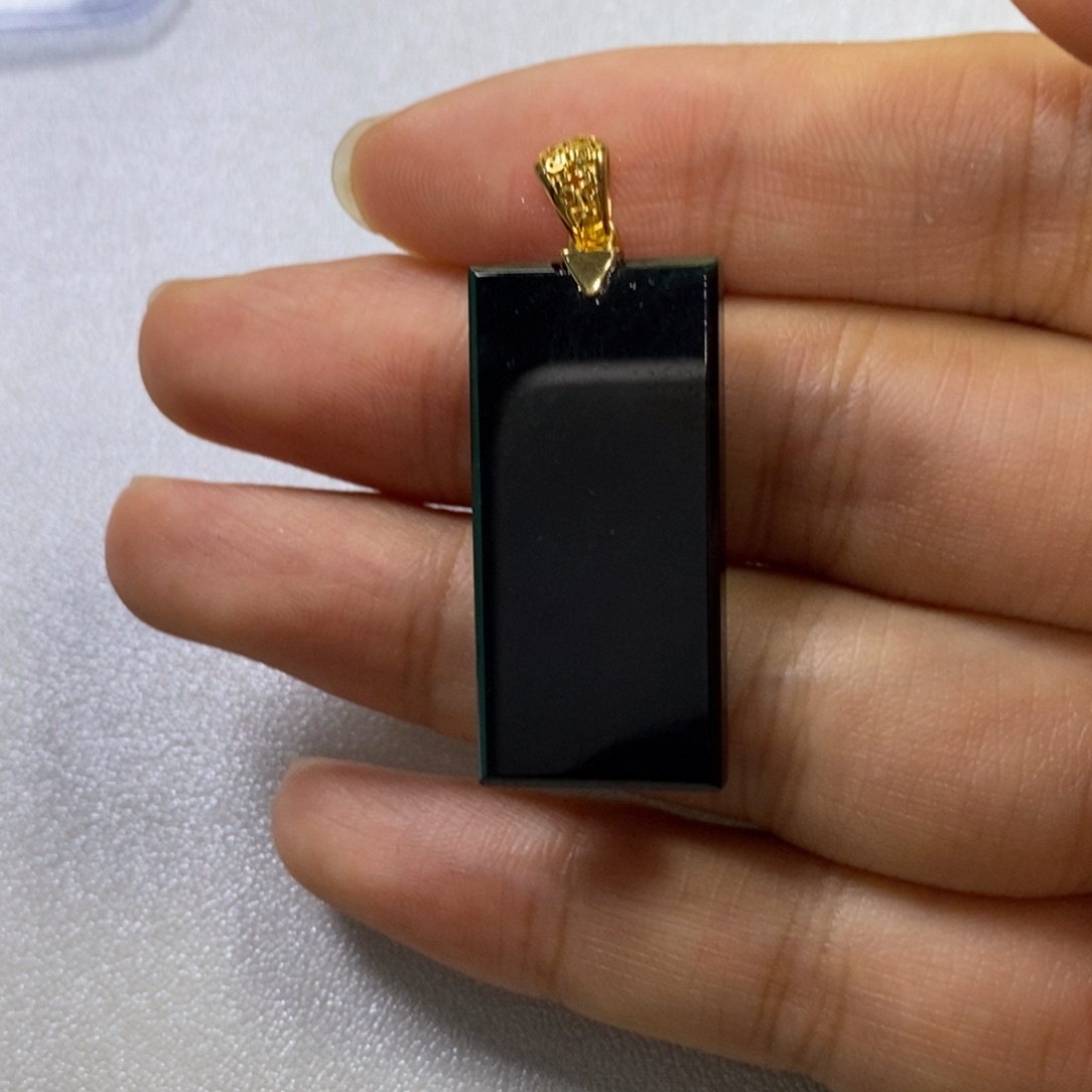 翡翠18K金镶嵌颈饰吊坠