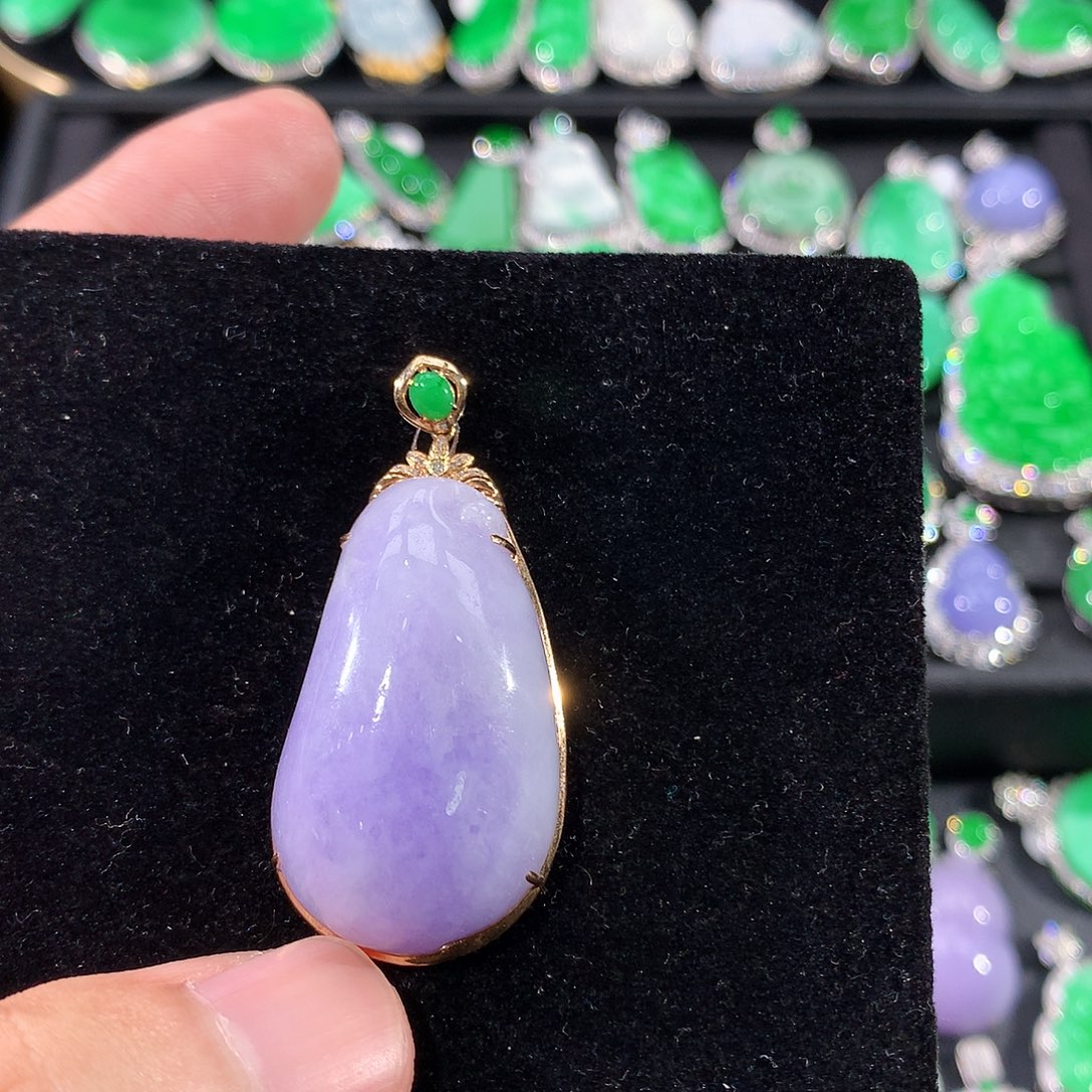 翡翠18K金镶嵌颈饰