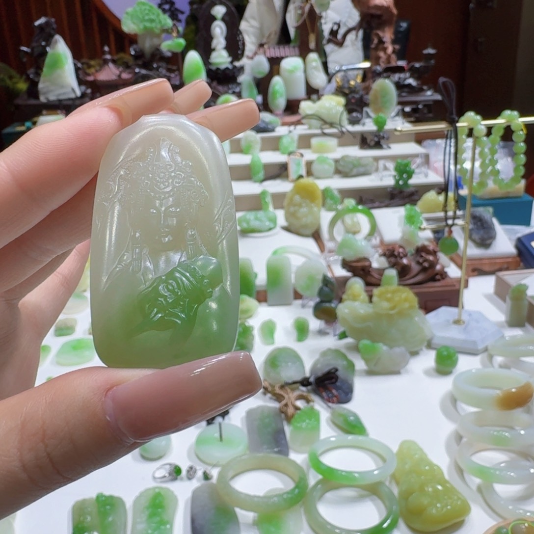 和田玉（翠青玉）未镶嵌颈饰翠青扎基拉姆