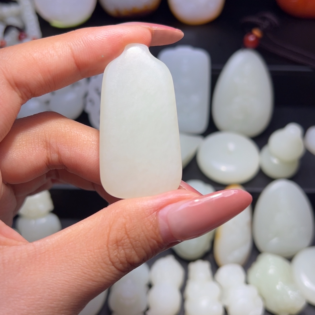 安***生和田玉未镶嵌颈饰