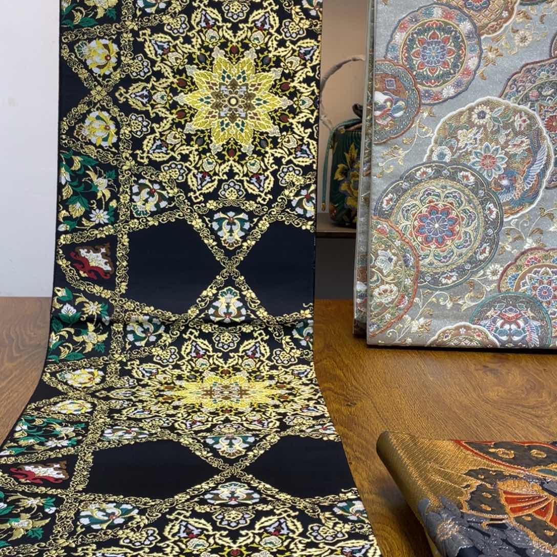 织绣织锦缎，织锦缎