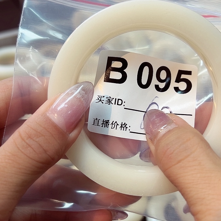 石英质玉未镶嵌手镯月**格