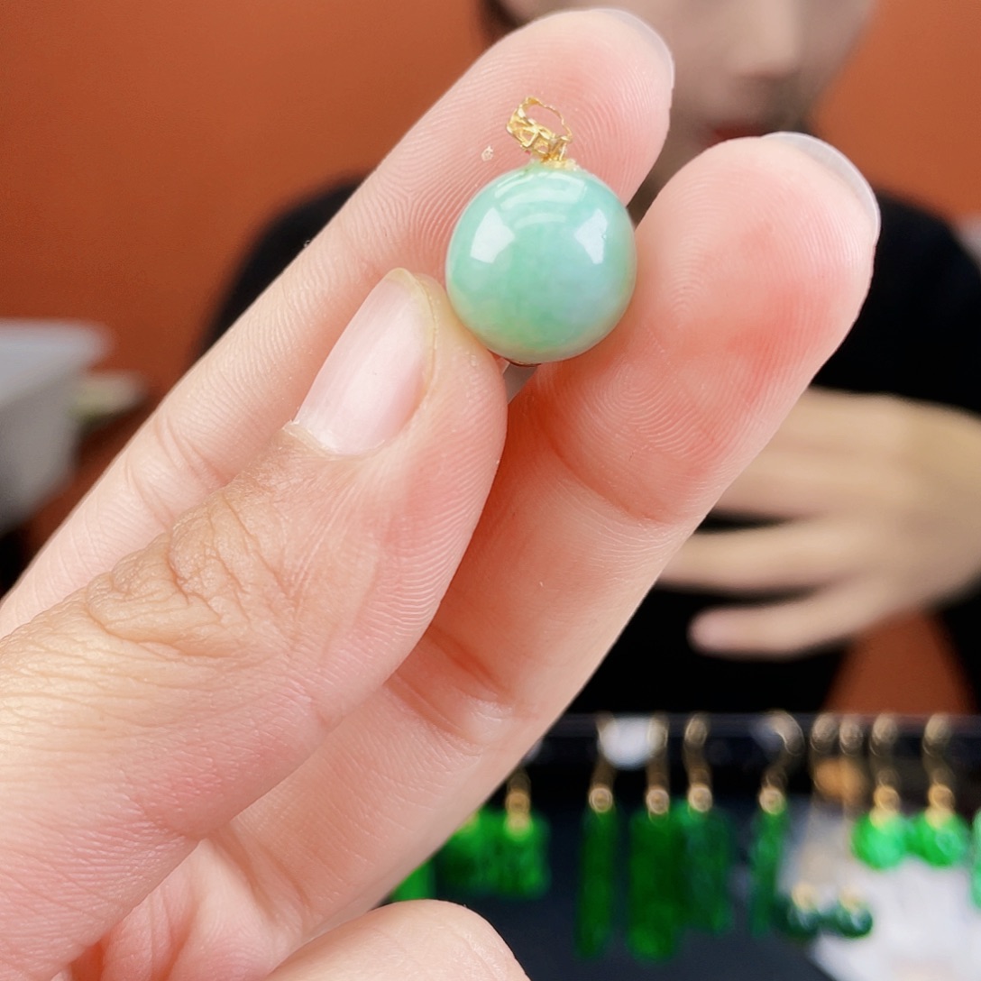 翡翠18K金镶嵌耳饰