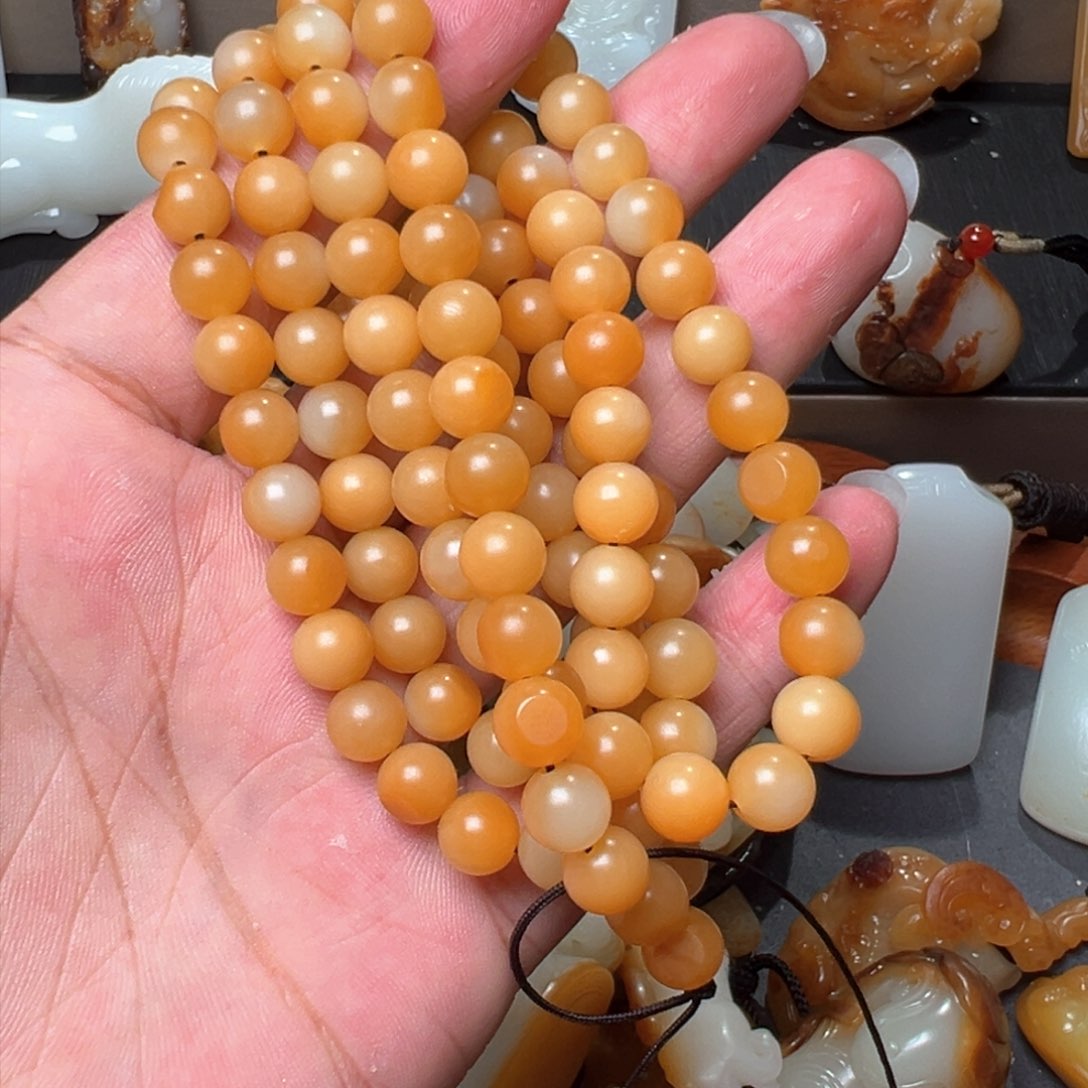 和田玉颈饰未镶嵌矛*盾