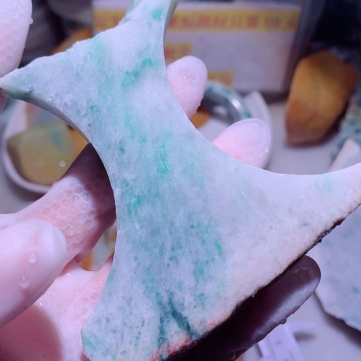 翡翠未镶嵌颈饰边角料