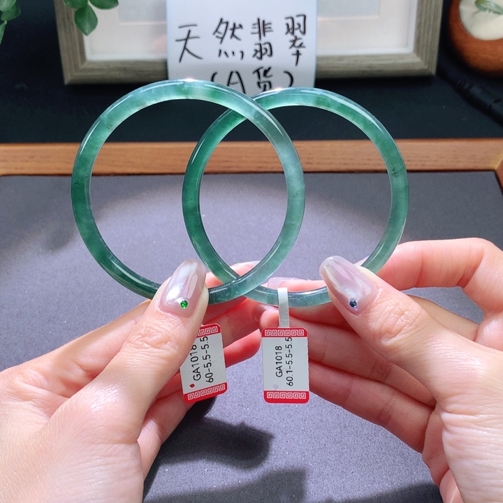 翡翠手镯未镶嵌天然翡翠手镯