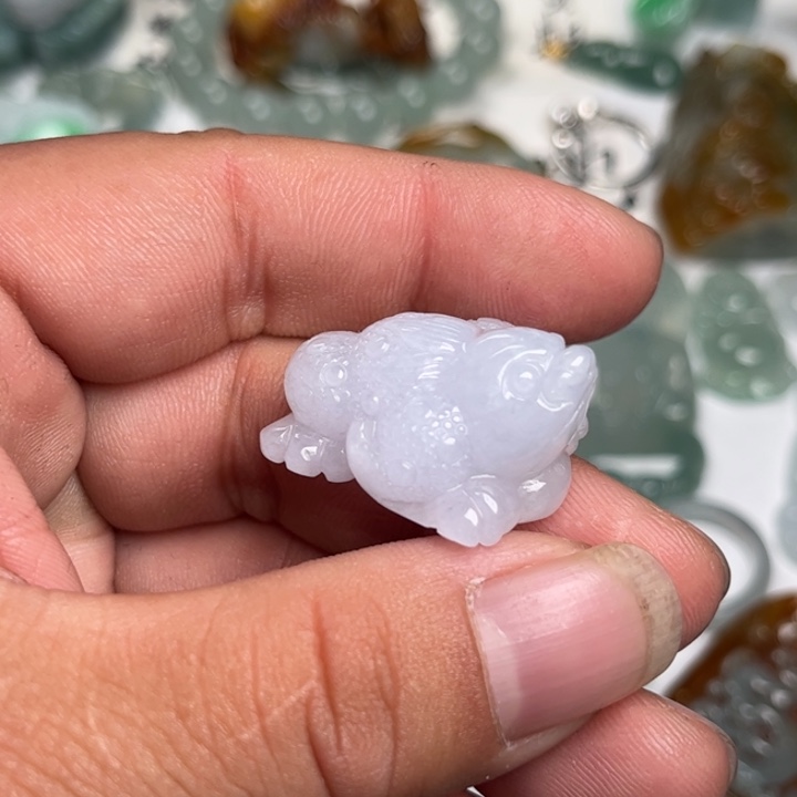 滕***翡翠未镶嵌颈饰金蟾