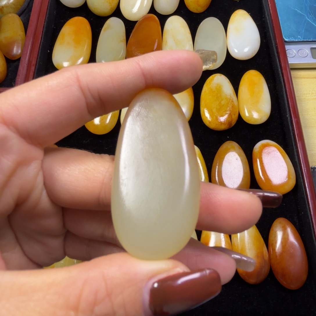 农****和田玉未镶嵌颈饰