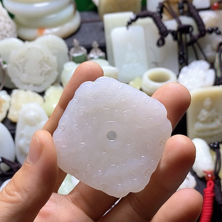 霸***人和田玉未镶嵌挂件