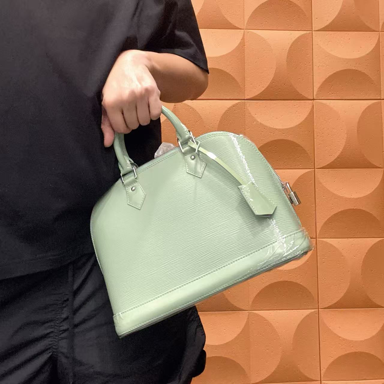 95新 LouisVuitton/路易威登 【胖】53 0837 绿色水波纹手提包