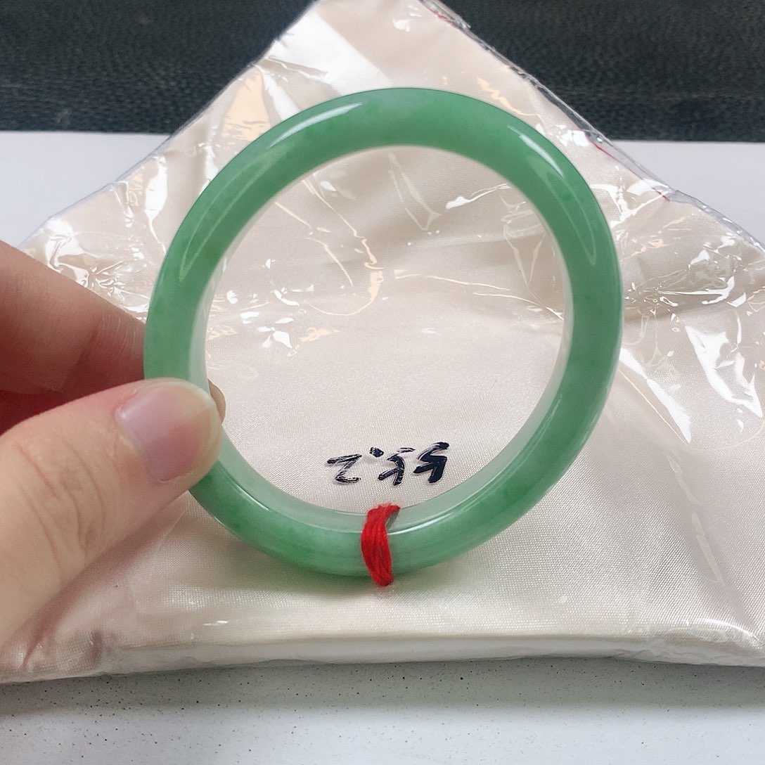 未镶嵌手镯（贵妃镯）翡翠321