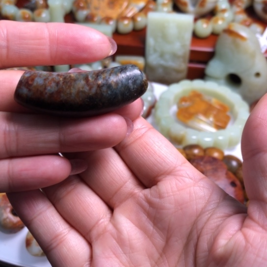 吊坠(赠链)未镶嵌岫岩河磨玉（透闪石质玉）