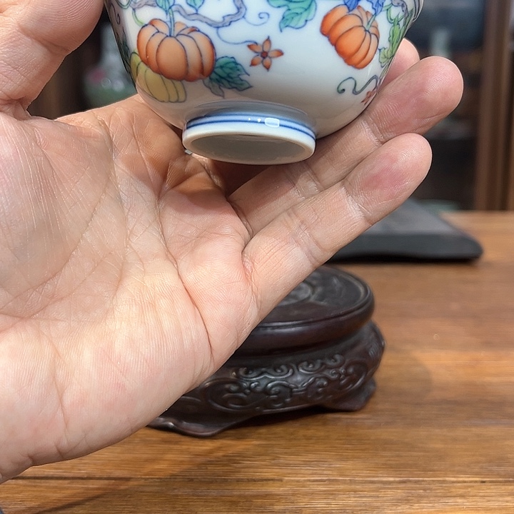 杯子斗彩瓜蝶绵绵纹杯
