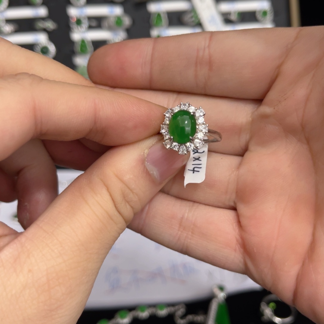 翡翠戒指银S925镶嵌翡翠戒指