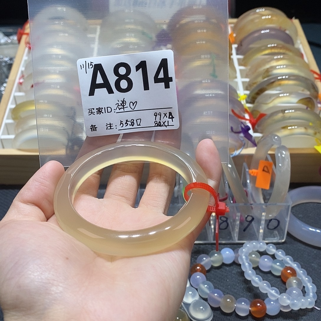 禅***玛瑙/玉髓未镶嵌手镯814