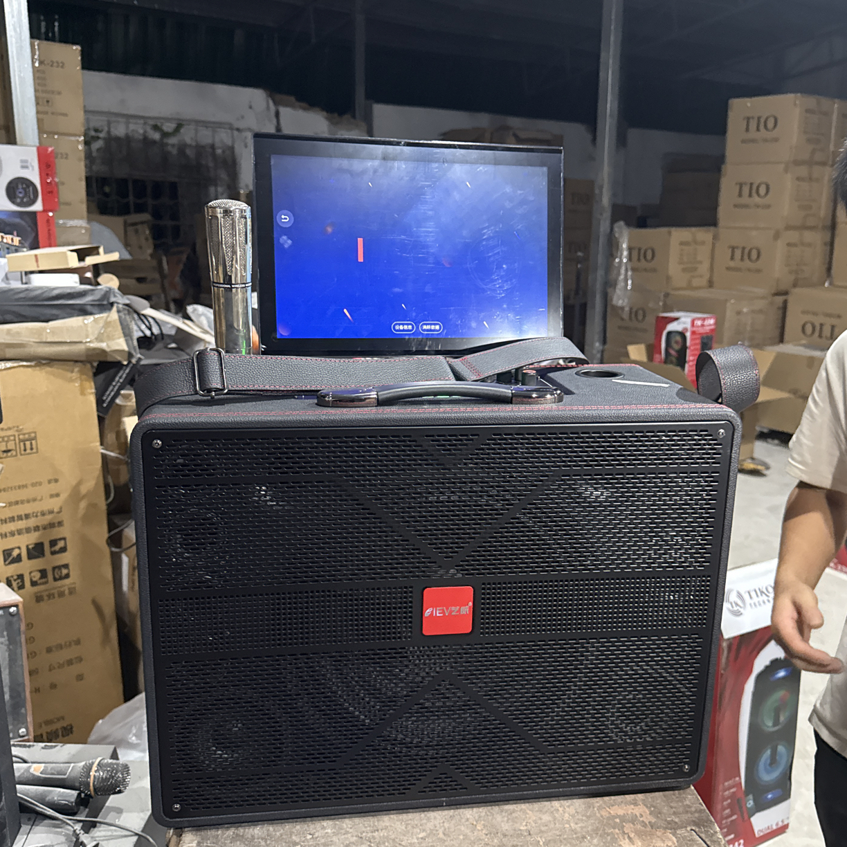 9新  没有售后质保，不包邮，12寸折叠视频机，会员不保，配件齐全