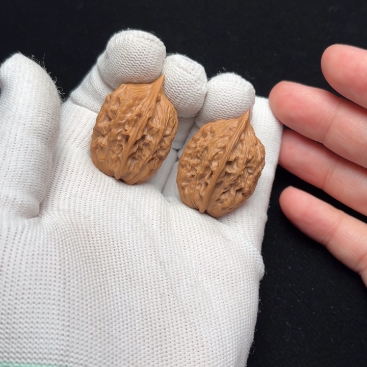 文玩核桃吊坠野生高尖鸡心