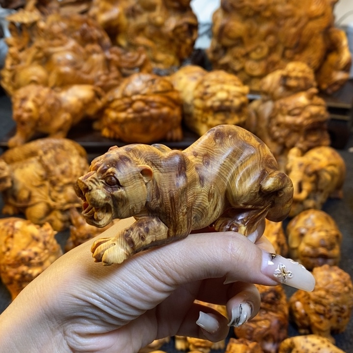 昊***局柏木豹子手把件手把件