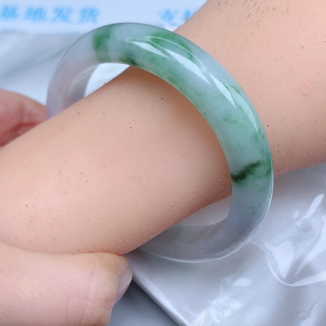 翡翠手镯未镶嵌天然