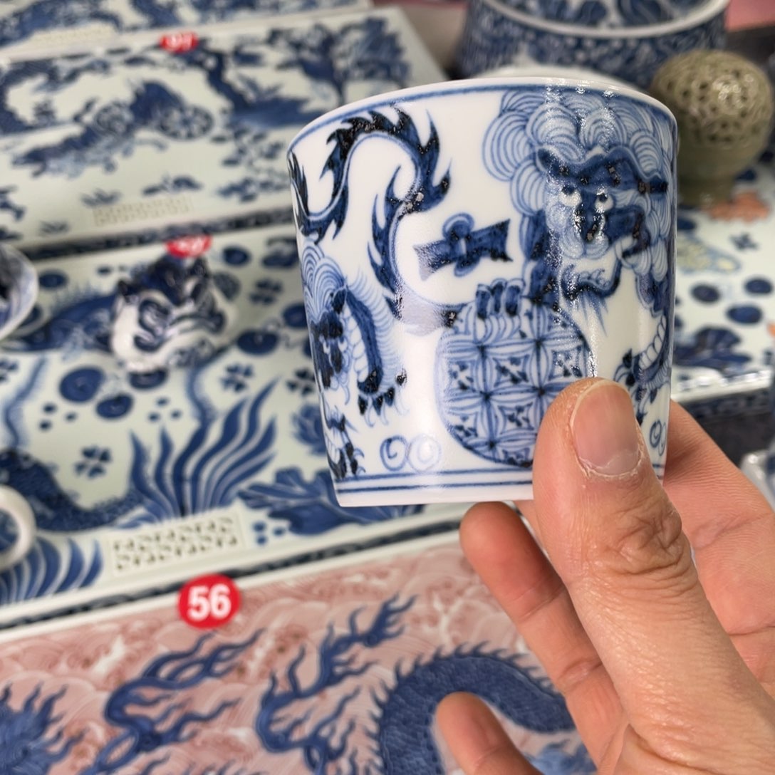 霓****学景德镇手工手绘陶瓷