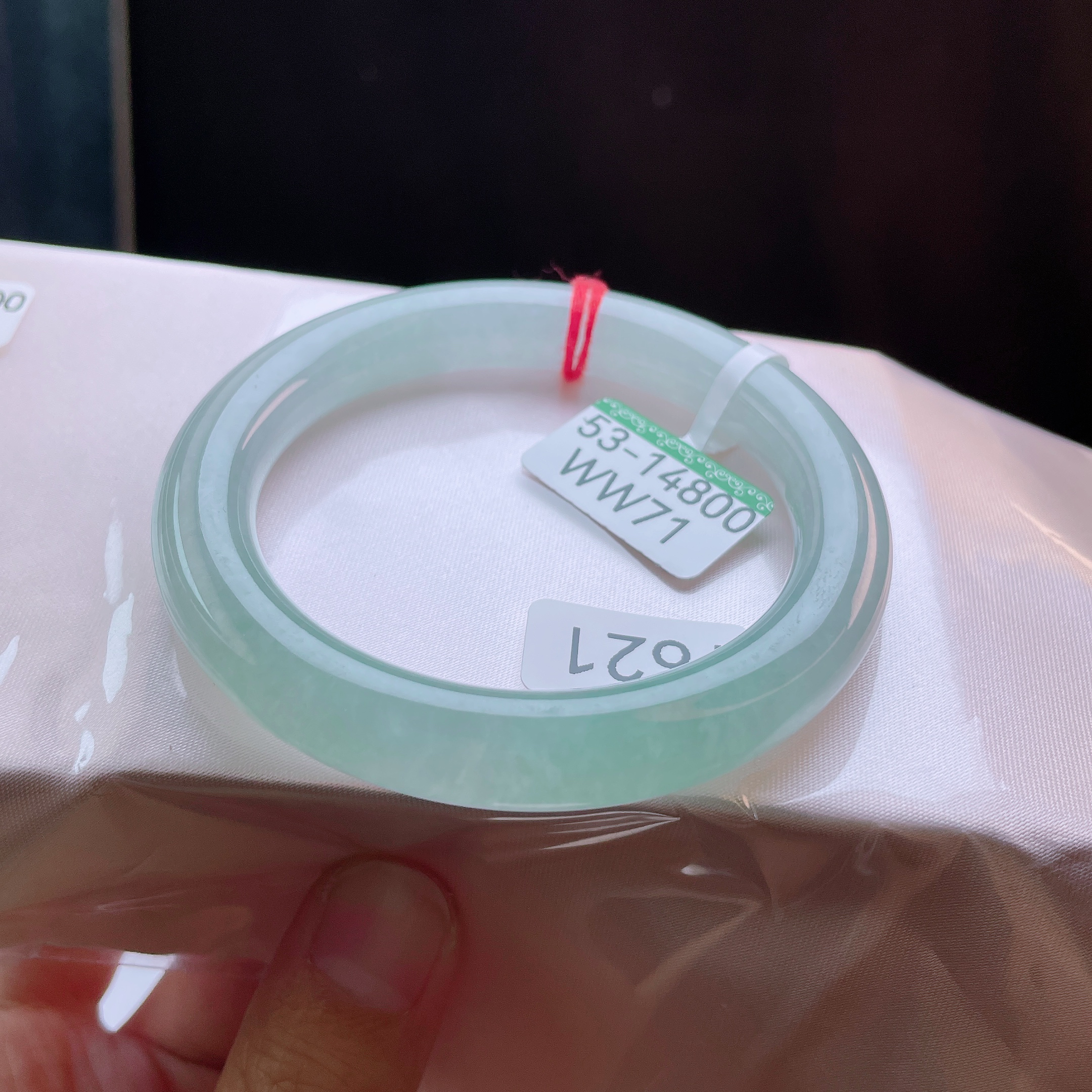 缅甸天然A货翡翠53.9圈口冰种甜绿圆条手镯