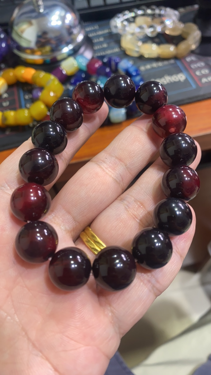  D 582 14 牛血手串