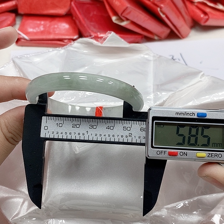 翡翠手镯未镶嵌171             